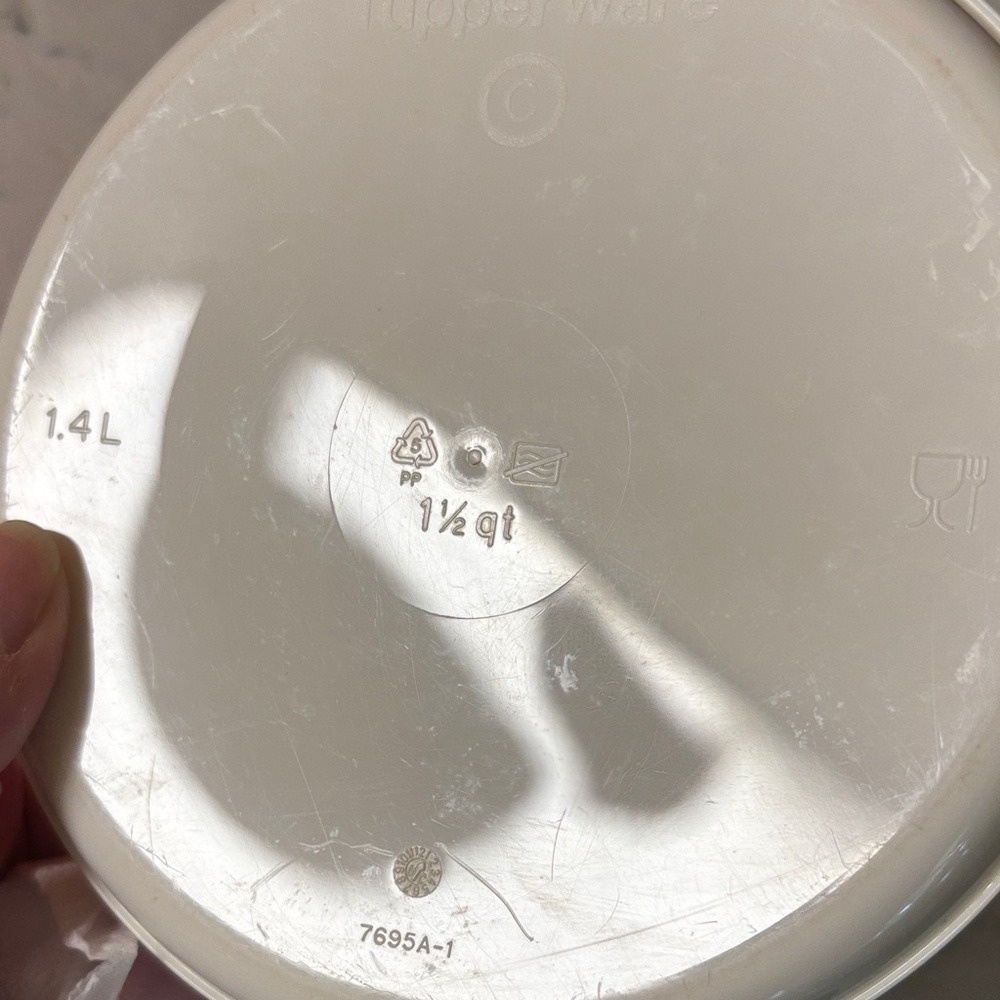 Hello Kitty Nested Tupperware Containers - Picture 7 of 13